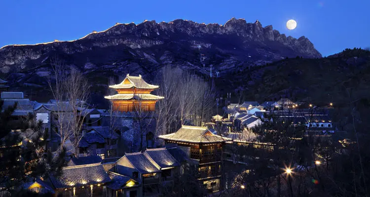 Night view of the Great Wall