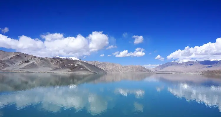Karakul Lake