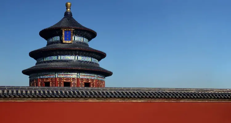 the red wall of the Temple of Heaven