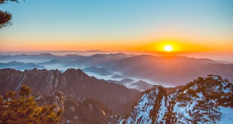 Sunrise on Huangshan