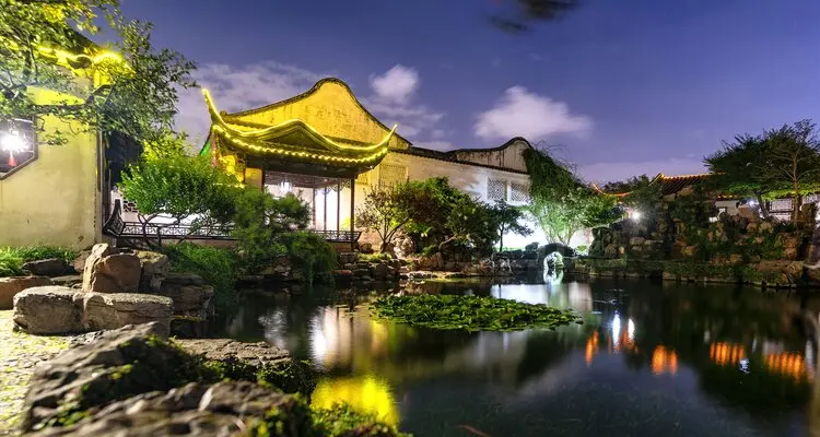 Night tour in the Master of the Nets Garden