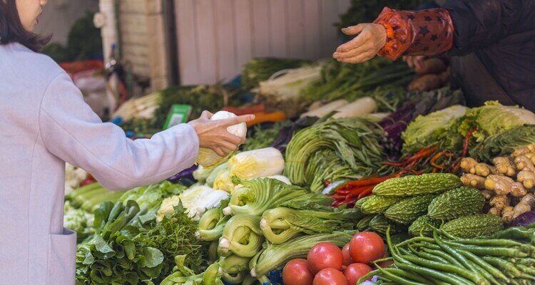 Buy vegetables in the local market