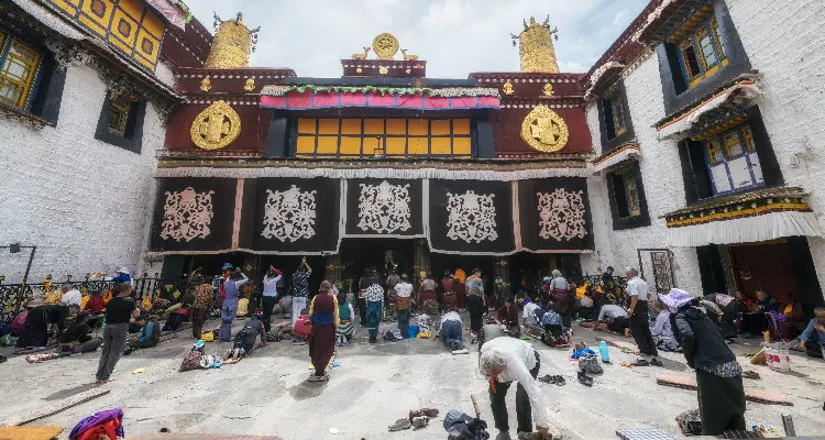 Prayers at Jokhang Temple