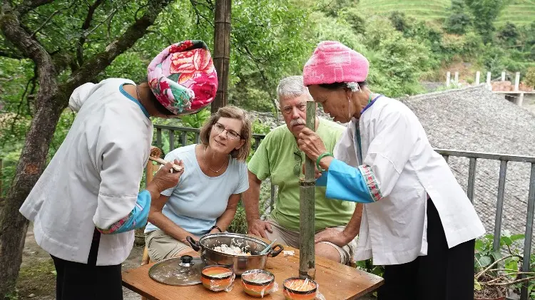 Make Bamboo Tube Sticky Rice