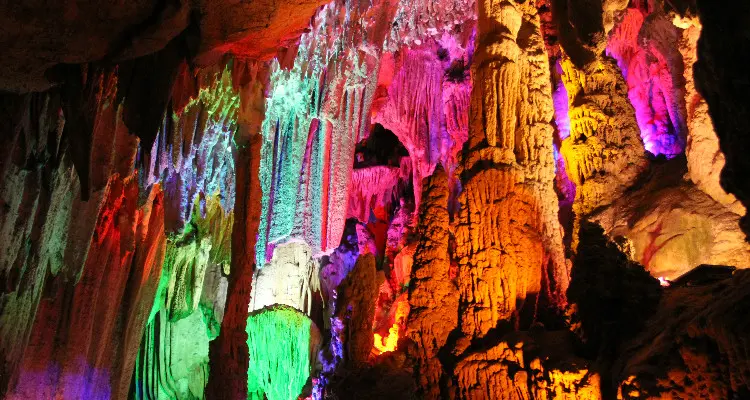 colorful rocks in Reed Flute Cave