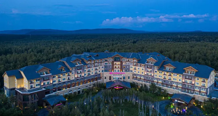 Changbai Crown Plaza Hot Spring Hotel 