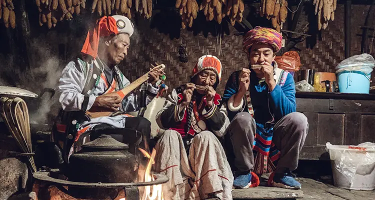 visit minority people's home