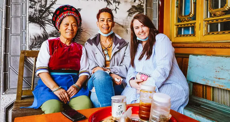 Taste Home-Cooked Cuisine in a Bai Lady's Home