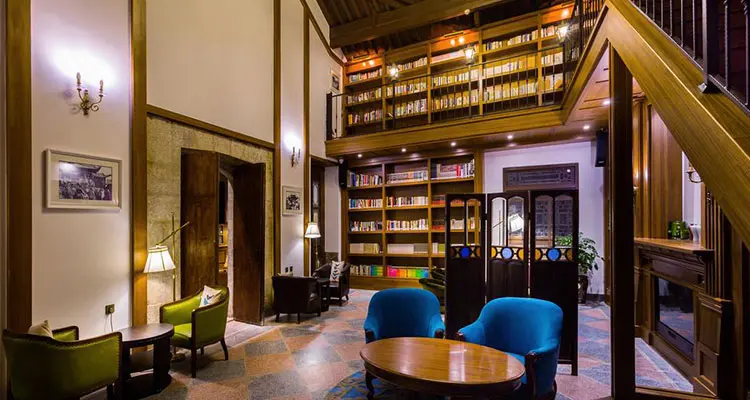 the lodge of the hotel in Kunming