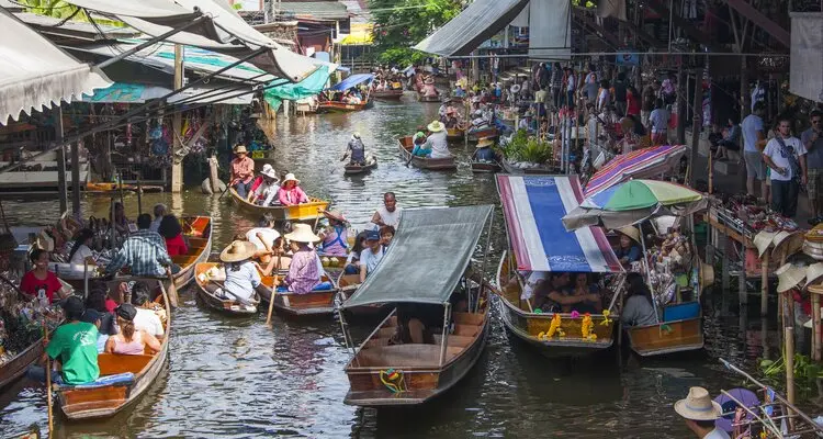Damnoen Saduak Floating Market