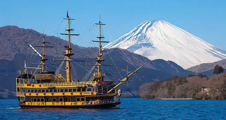 cruise on Lake Ashinoko