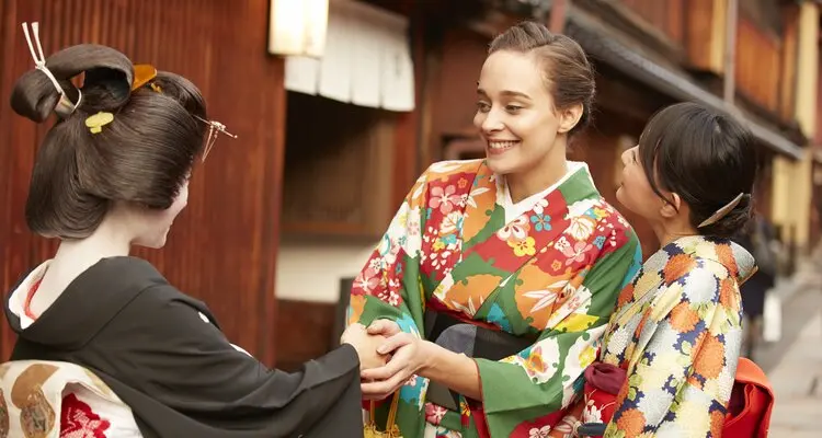 meet authentic Geisha in Gion District