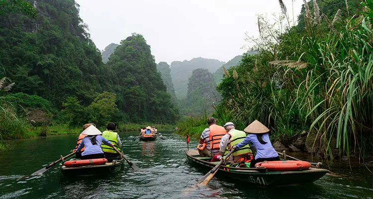 a rowing boat ride in Trang An Nature Reserve
