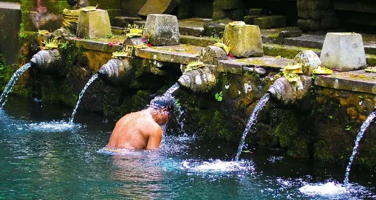 Balinese ritual of dipping into holy water